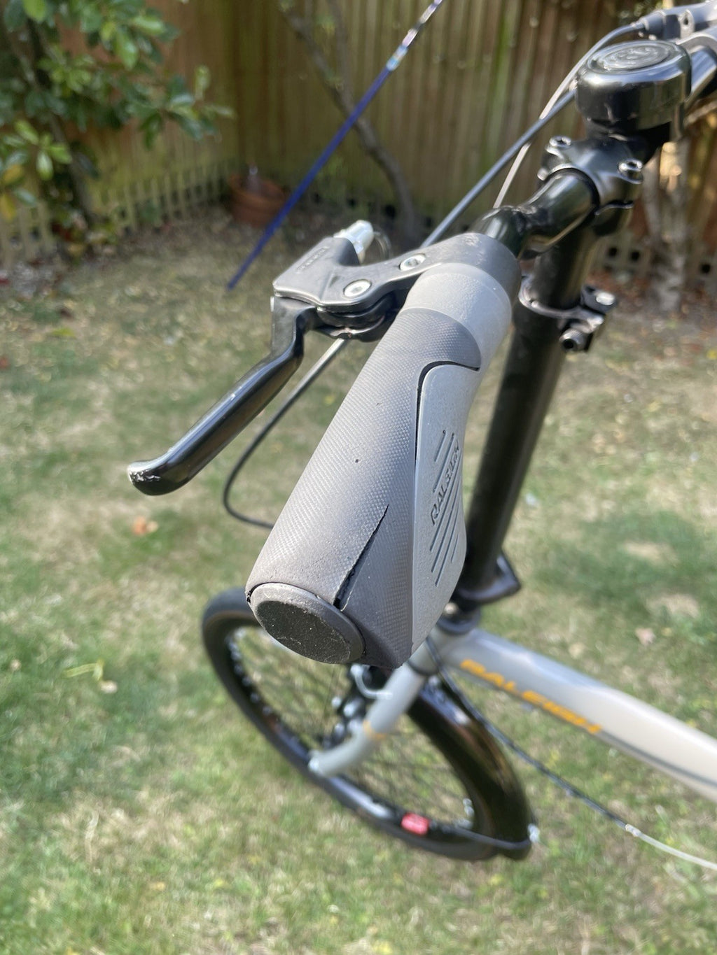Raleigh Evo 2 Folding Bike 7-Speed Shimano Gears - Grey / Black