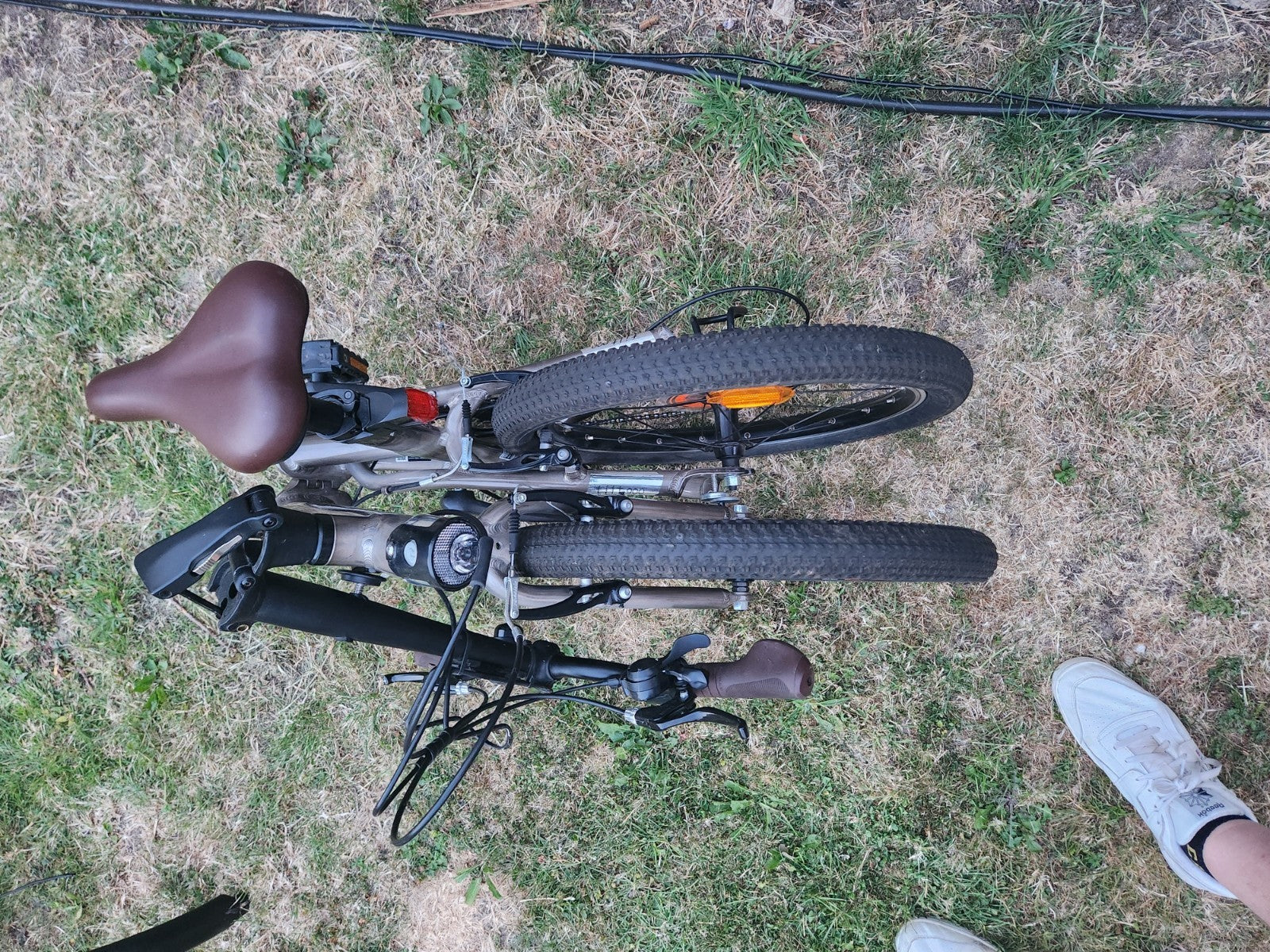 Btwin Tilt 900 Folding Bike 9 Speed Lightweight.