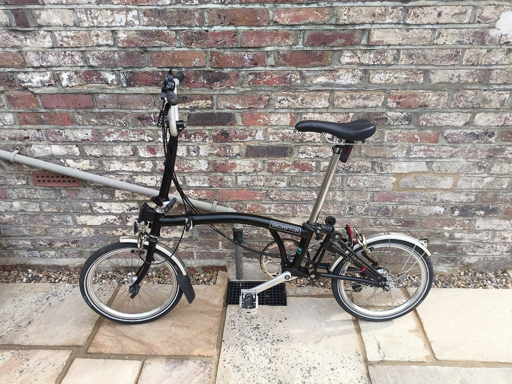 Brompton black M6L 6 speed folding bike excellent condition recently serviced