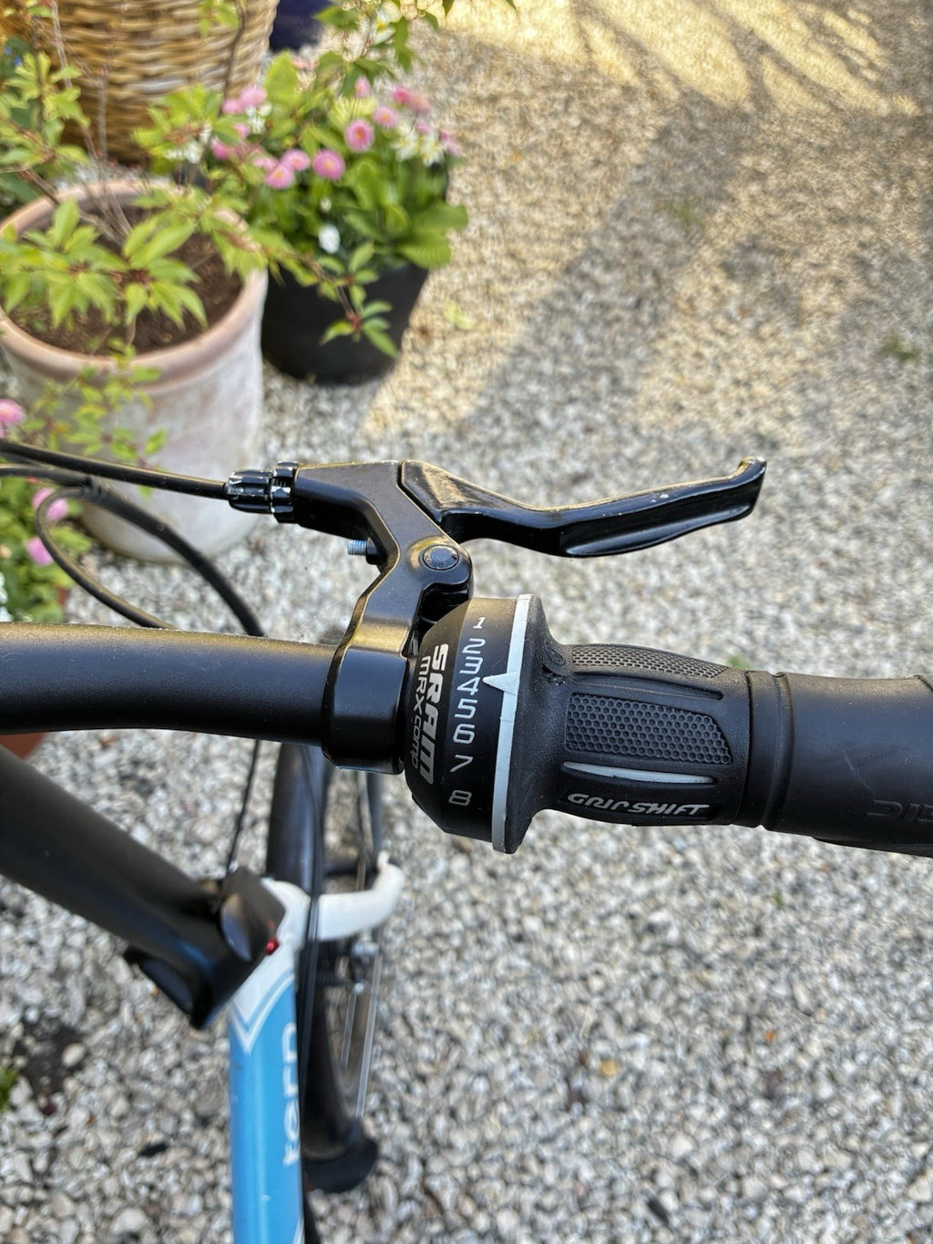 Tern Link D8 Aluminium Folding Bike With Pump. Lightweight And Compact.