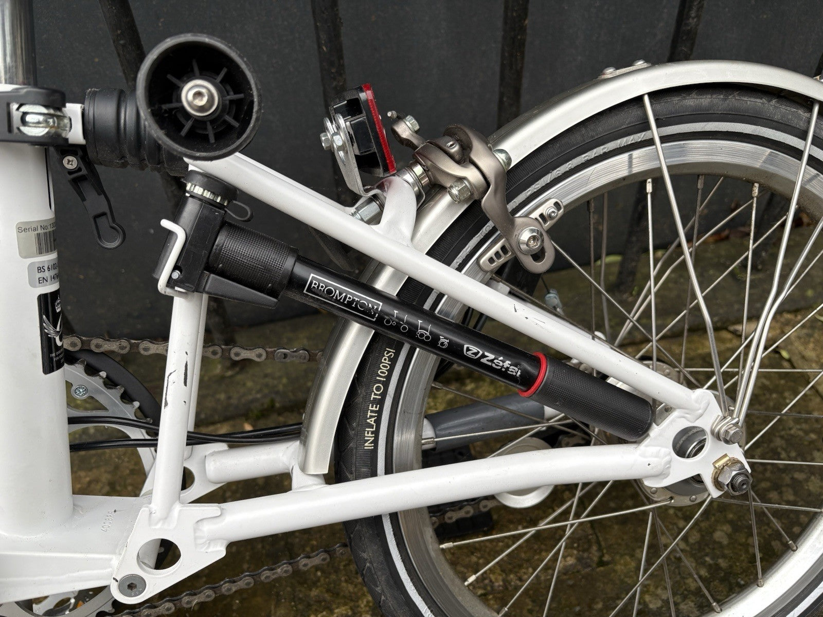 Brompton H3L 2013 White H Bars 3-Speed + ABUS Granit 53 Quad Lock Pumps Bag