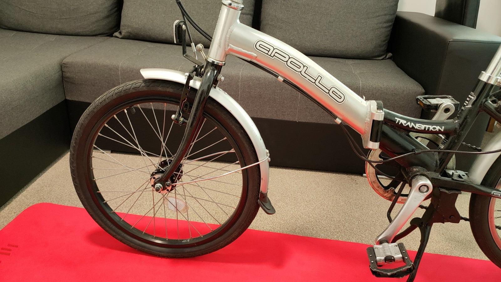 Apollo Transition Folding Bike 6-Speed Shimano Gears, 20-inch Wheels