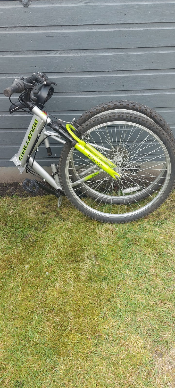 Challenge Beacon Folding Mountain Bike 18" Medium Frame, 18-Speed, 26" Wheels