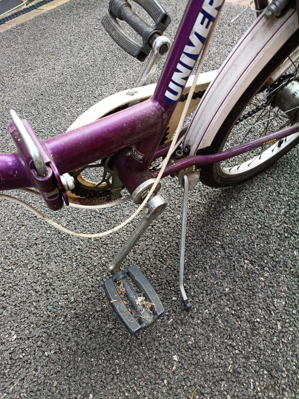 Universal Stowaway 3 Folding Bike Purple & White 3 Speed  Gears Needs Some TLC