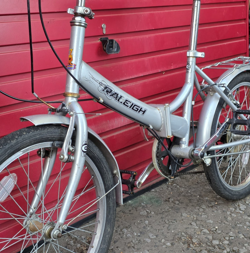 RALEIGH ECLIPSE FOLD UP BIKE (33cm FRAME SIZE w/ 20" WHEELS)