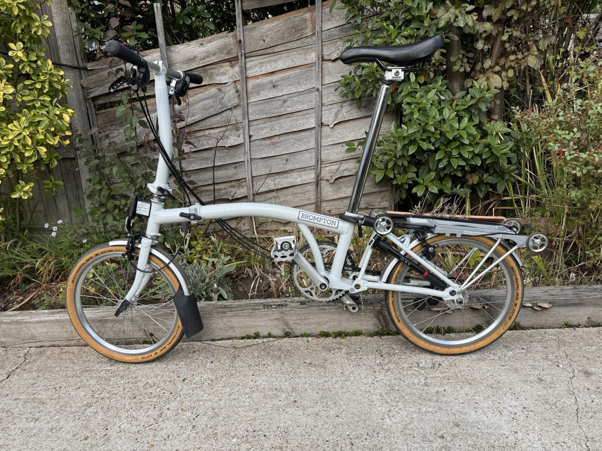 Brompton Folding Bike 16in White S6R Frame 6 Speed Hub Gears Mudguards