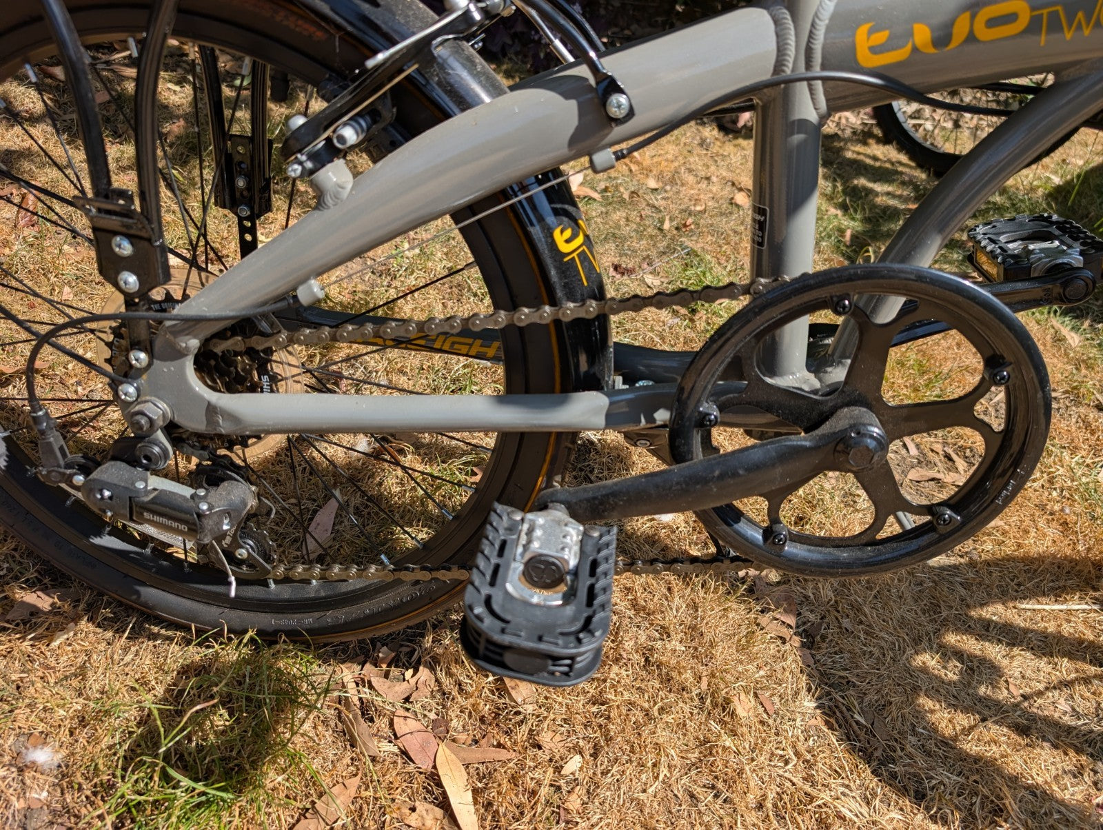Raleigh Evo Two Folding Bike 20" Aluminium Frame, 7-Speed with Rear Rack & Stand