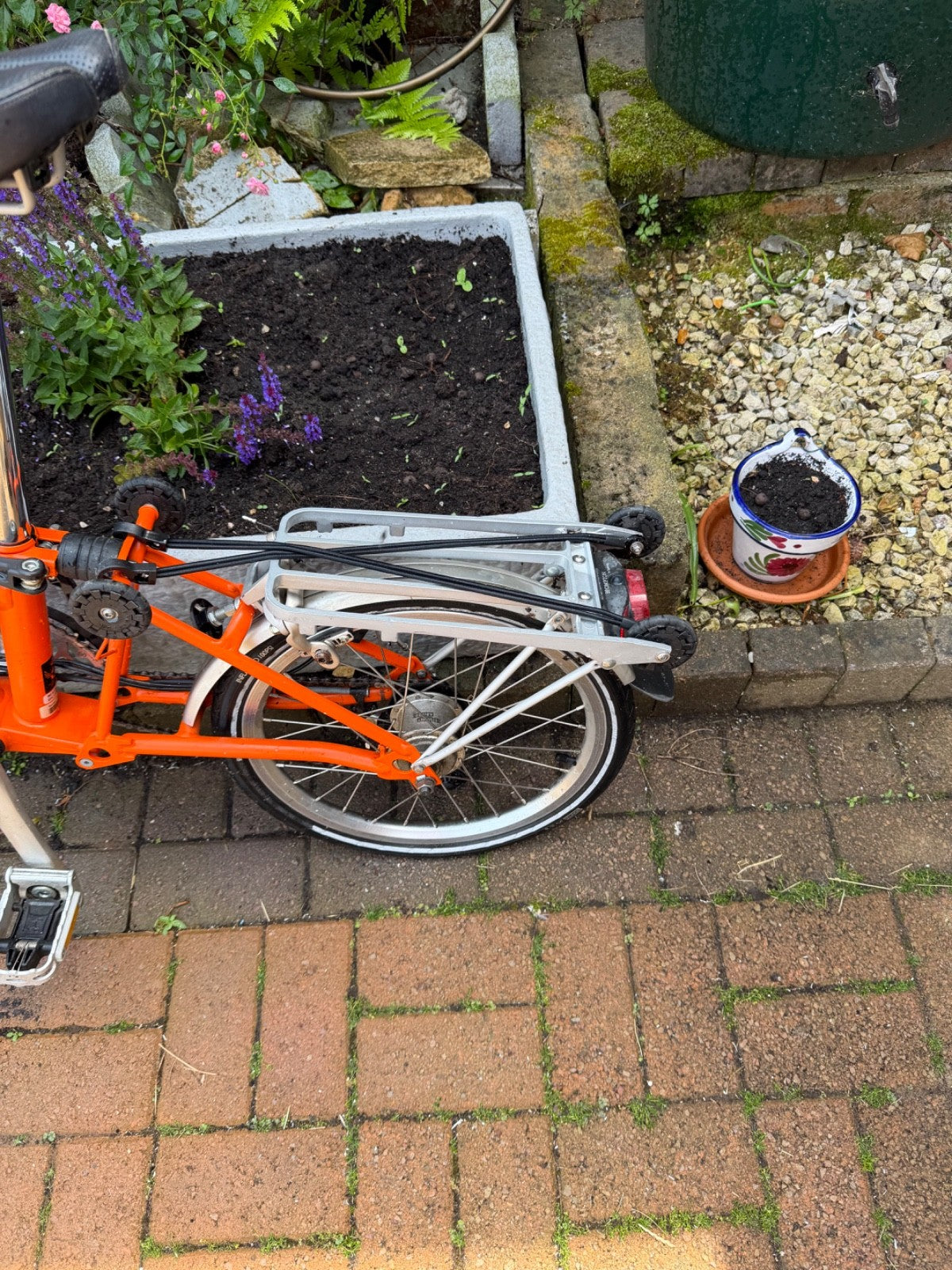 brompton folding bike 6 speed Orange .Item in good working order.
