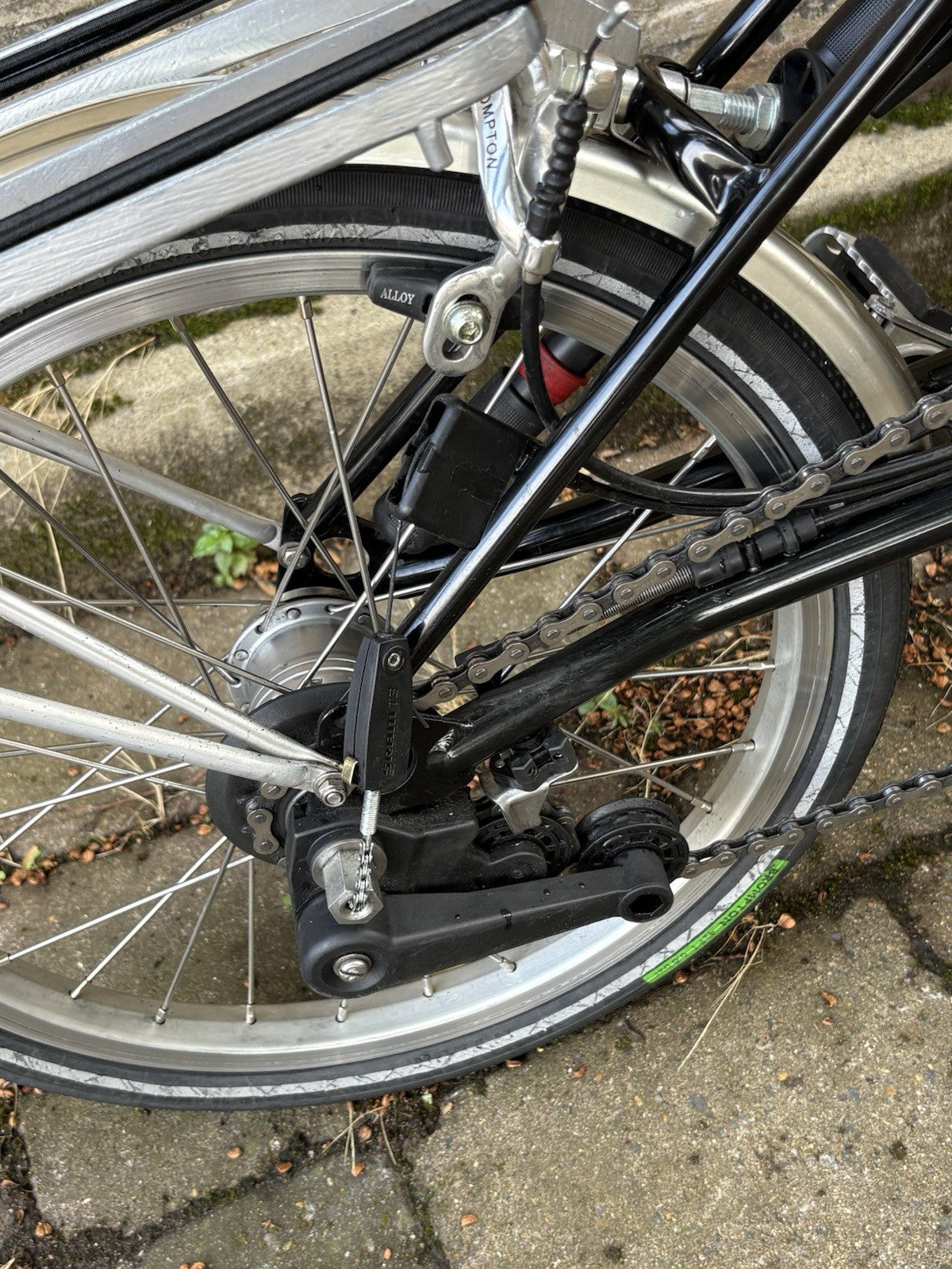 Brompton M6R Folding Bike 6-Speed - Black, w/ Mudguards and Rack - GC