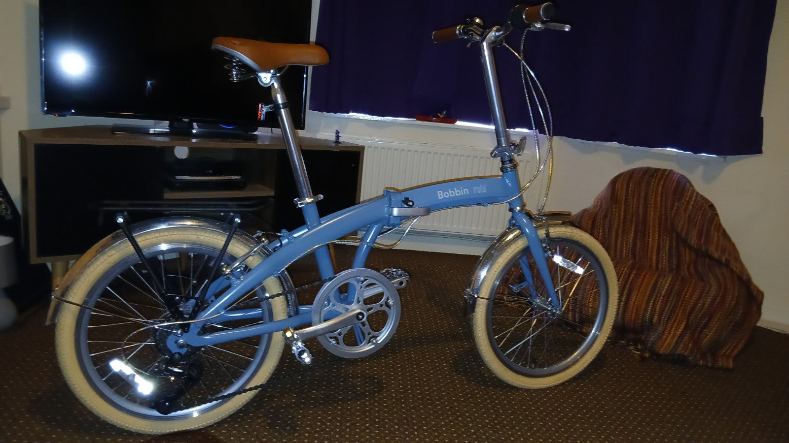 Foldable Bobbin Bike with 20 inch wheels in Metalic Blue