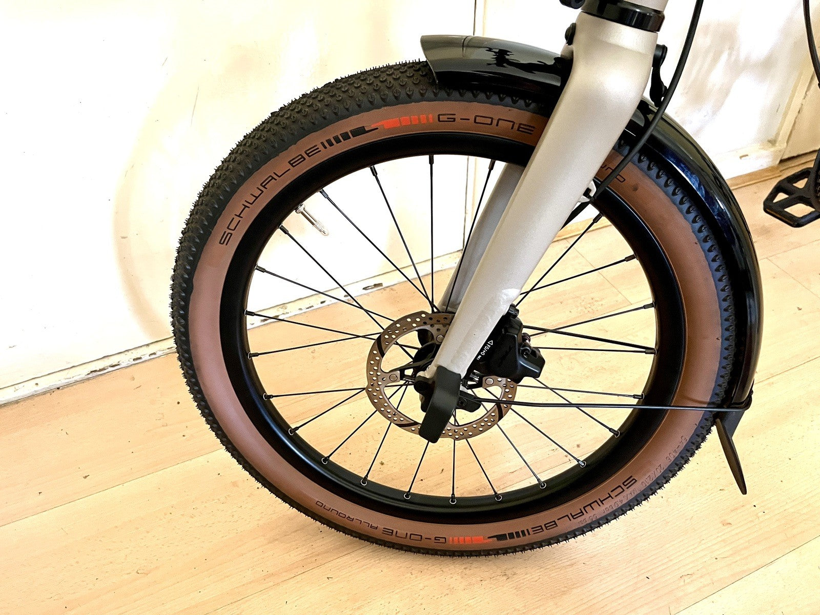 Brompton G-Line Traildust White w Mudguards and Rack, 8 Speed, 2025 L