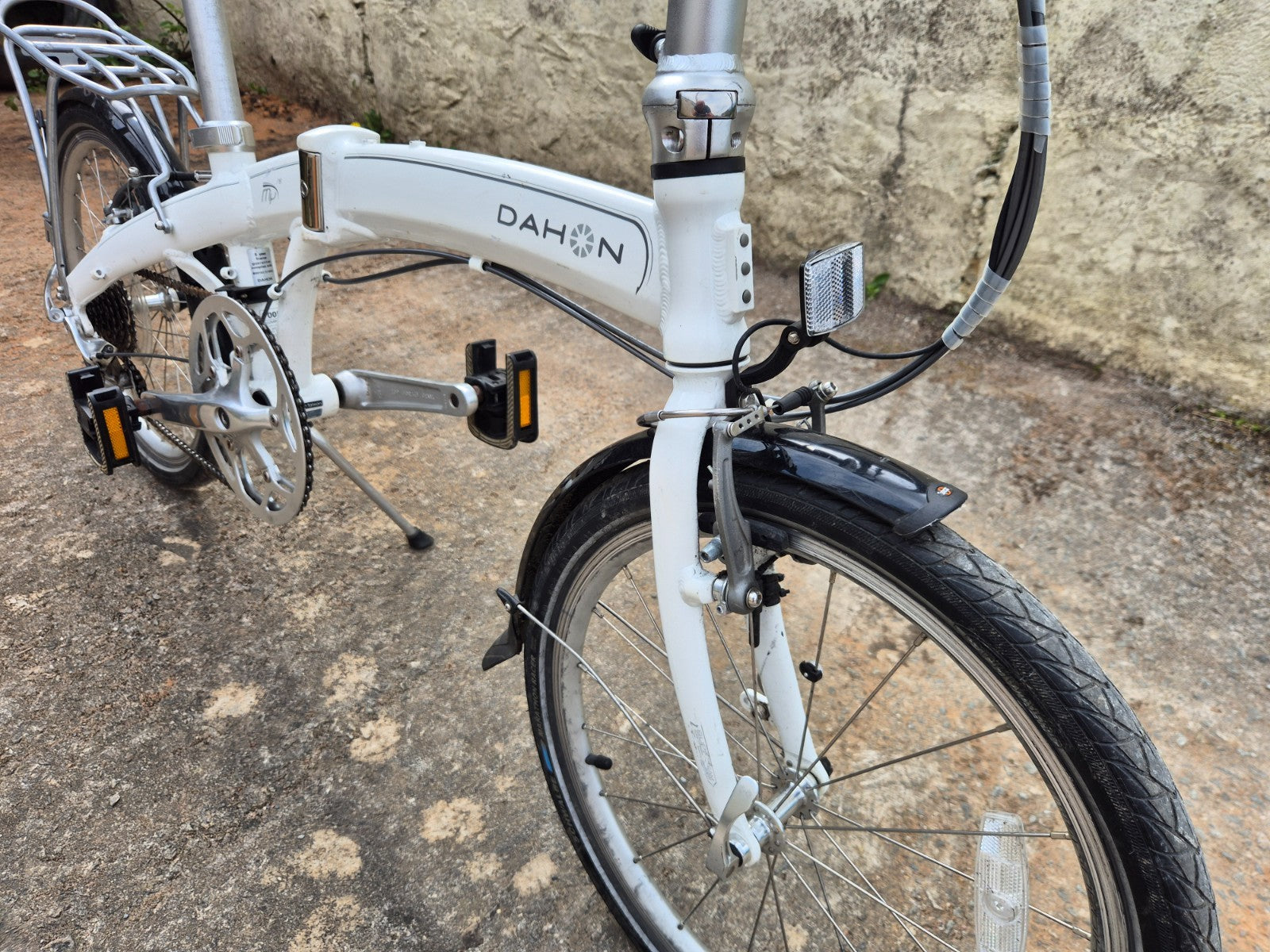 Dahon Mu P8 Folding Bike White  8 Speed 20" Wheels