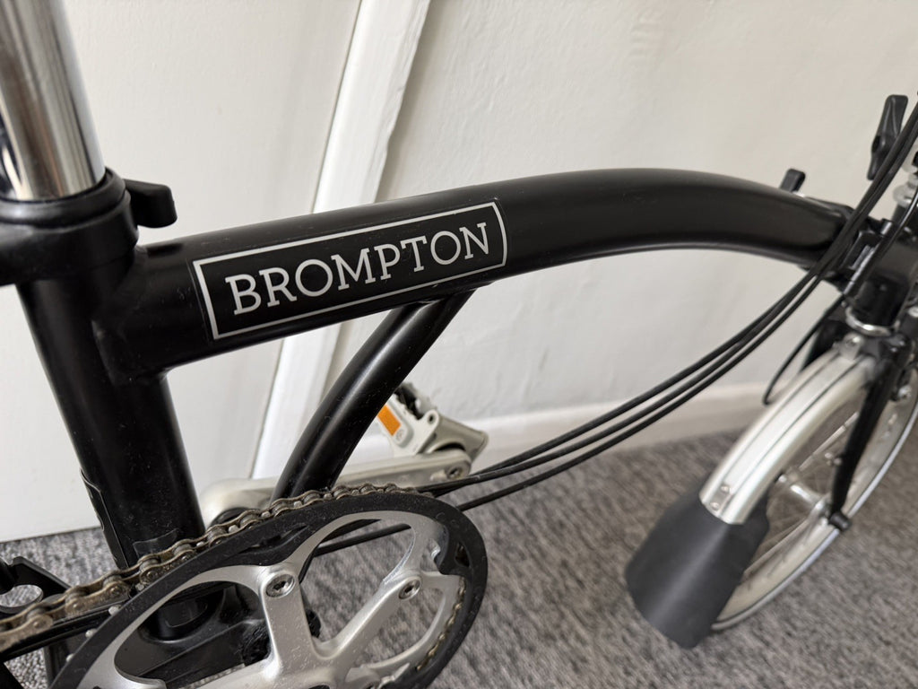 Brompton C Line M6L (6 Speed) folding bicycle - Black (EXCELLENT CONDITION)