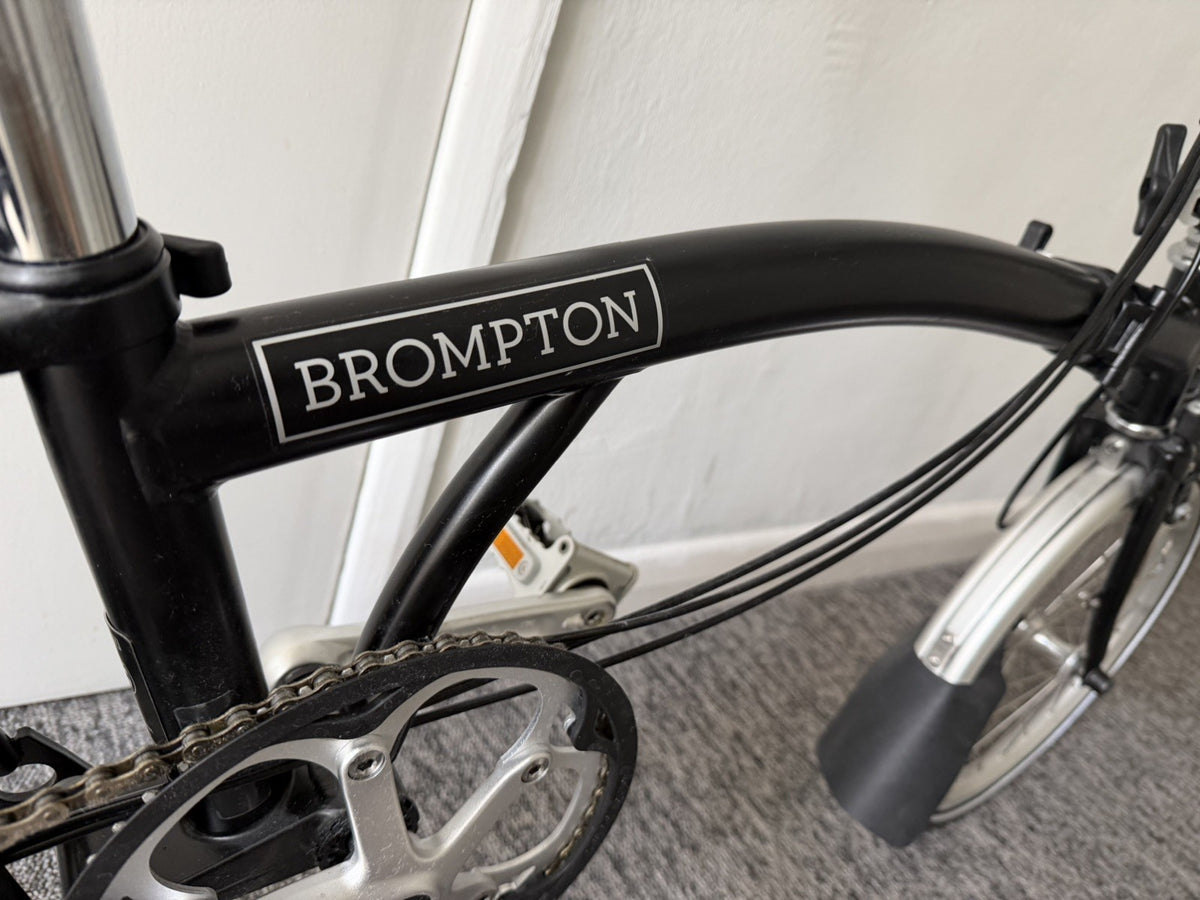 Brompton C Line M6L (6 Speed) folding bicycle - Black (EXCELLENT CONDITION)