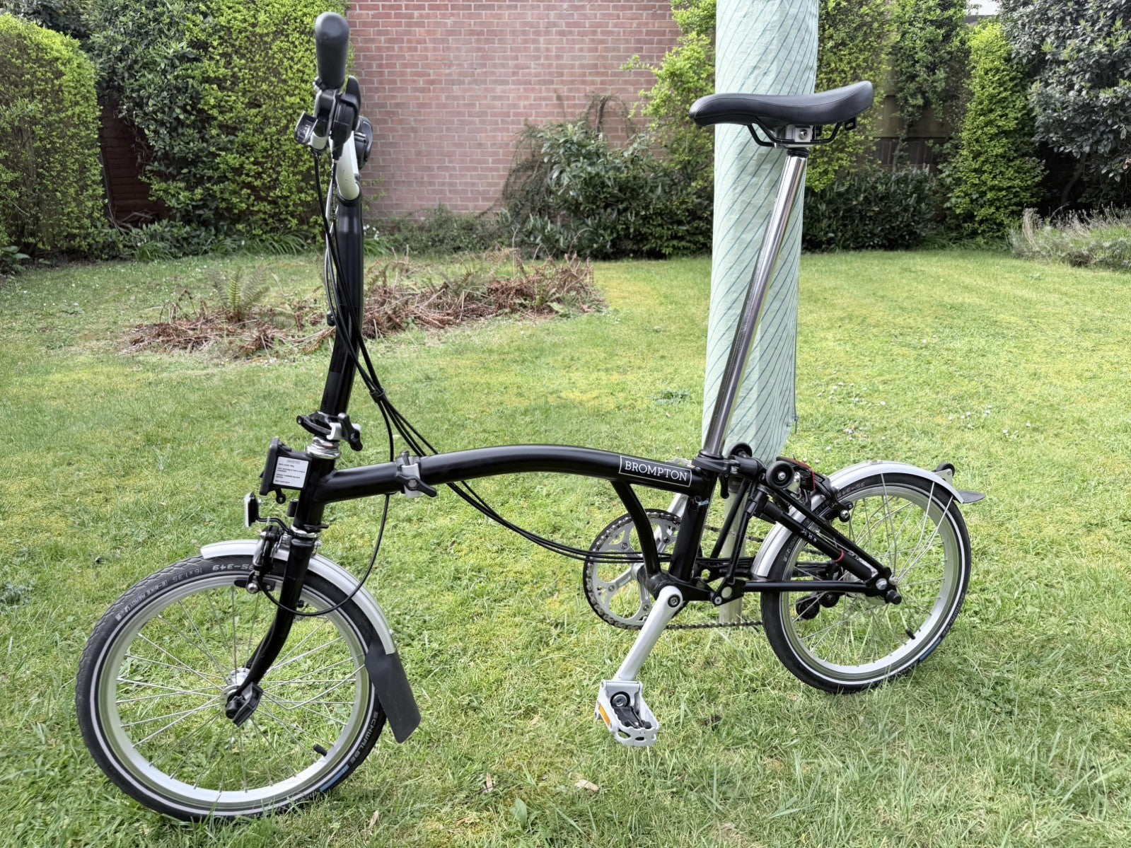 Brompton 2018 M6L folding bike in black. Great condition