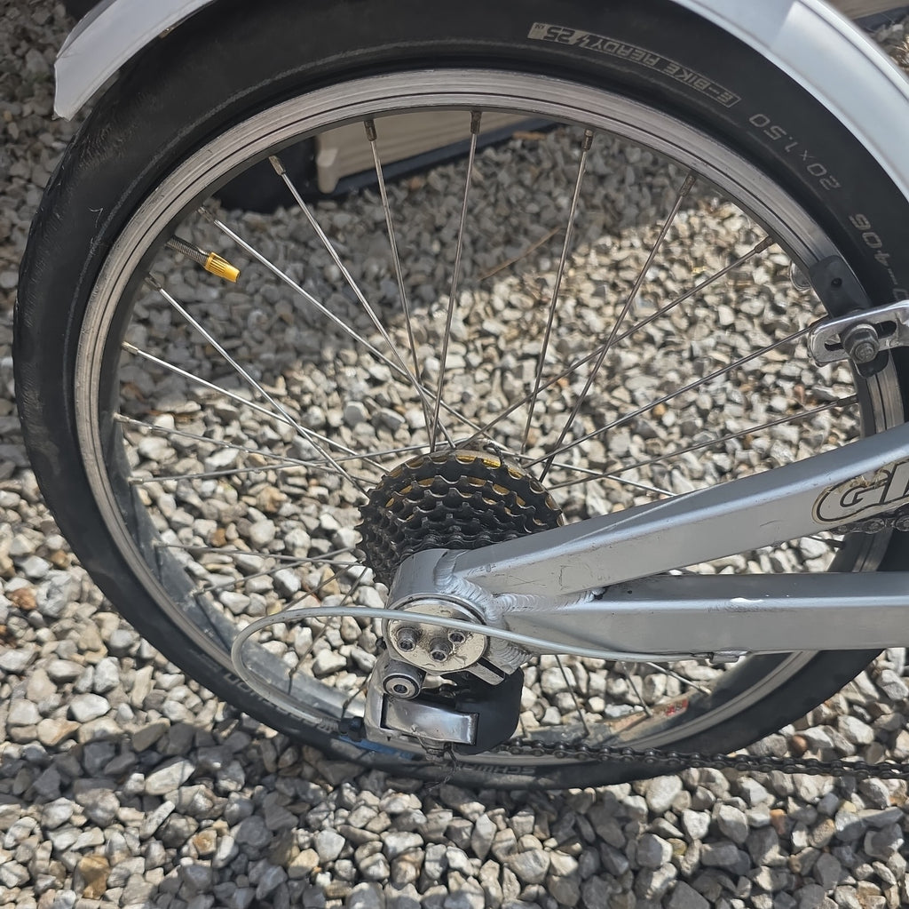 GIANT Halfway Folding Bike. 20'' wheels. 7 speed. RRP £600
