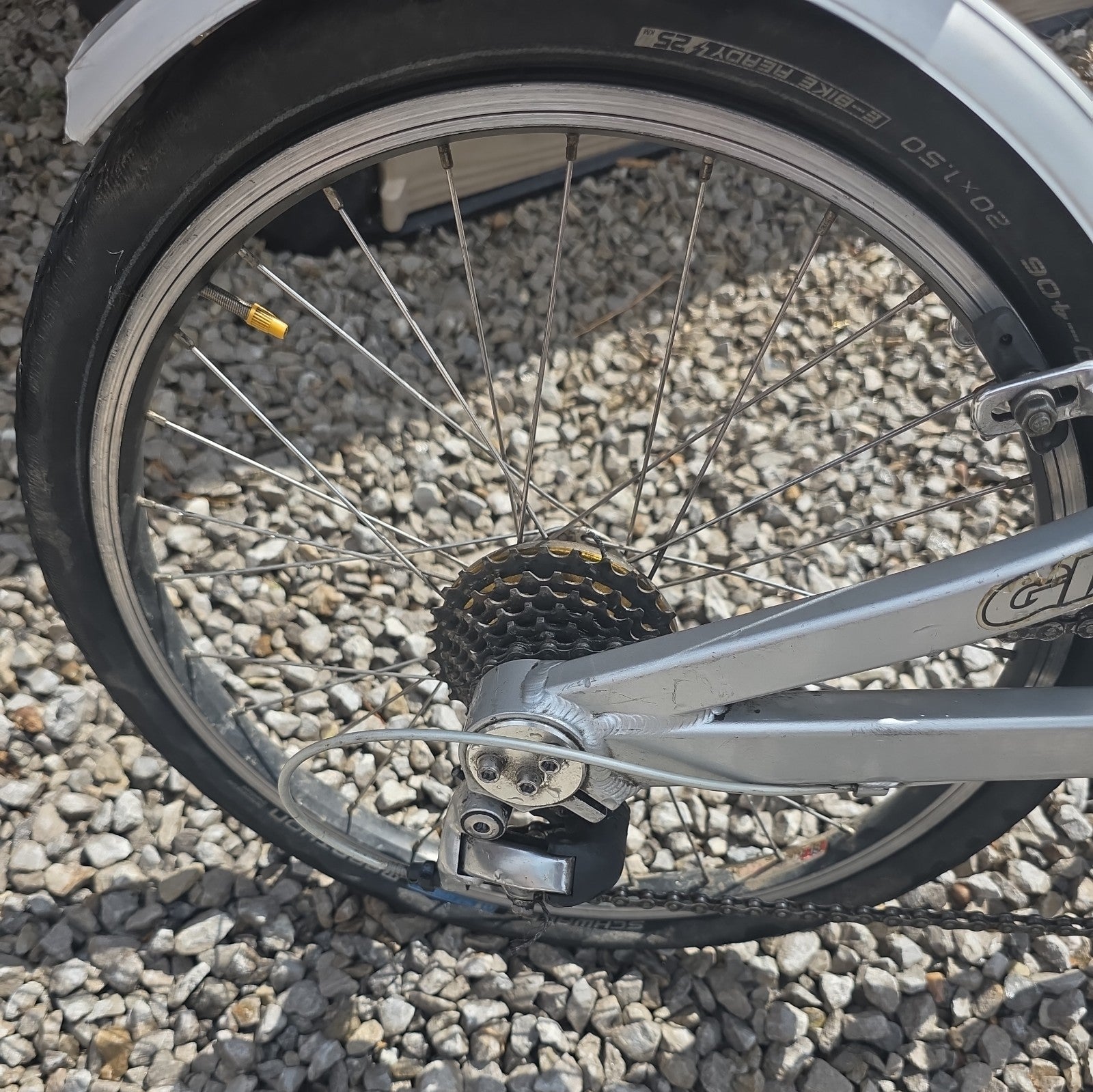 GIANT Halfway Folding Bike. 20'' wheels. 7 speed. RRP £600