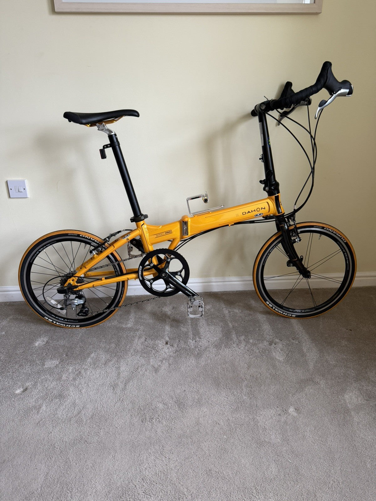 DAHON SPEED PRO TT FOLDING BIKE. HARDLY USED AS SHOWN.
