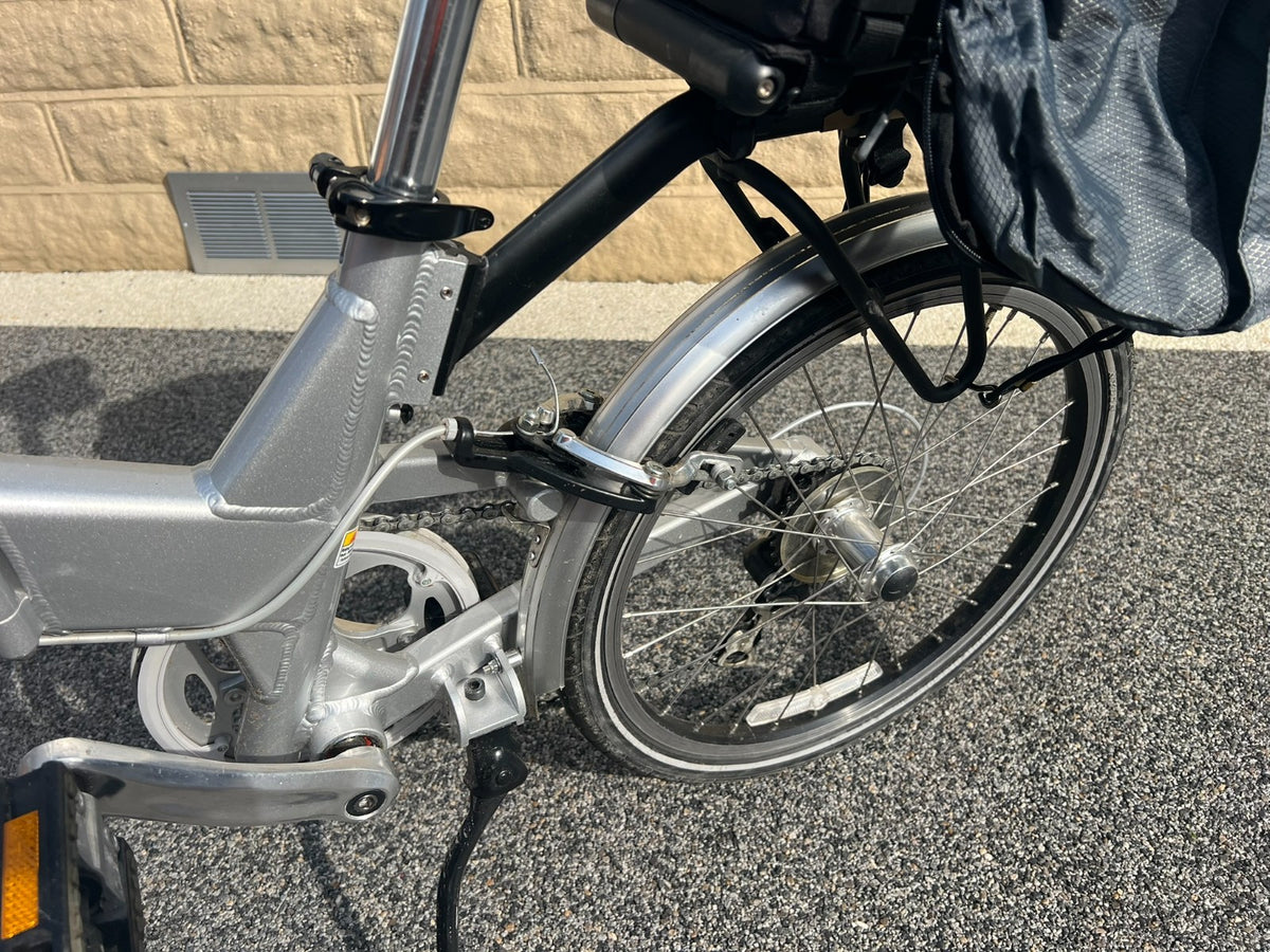 2 x Giant Halfway Folding Bike 20'' Wheels 7-Speed silver frame