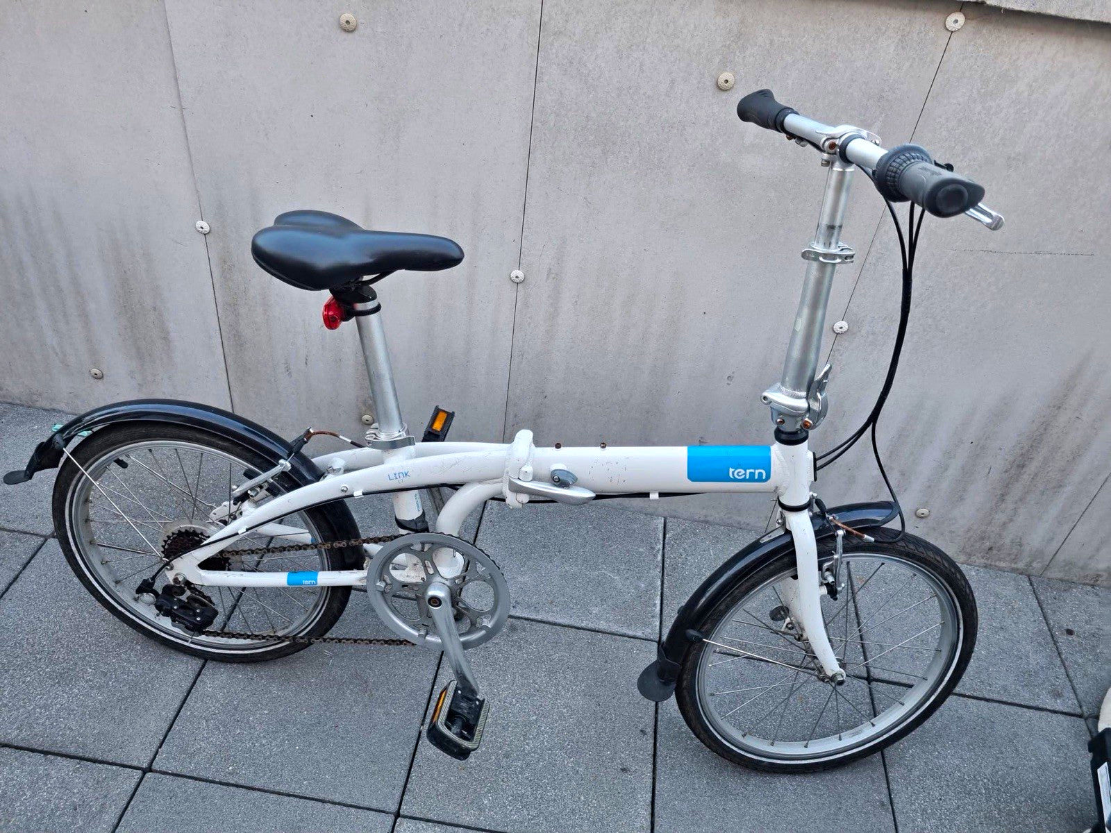 Tern 20in White/Blue Folding Bike Mudguards Kickstand Grip Shifter