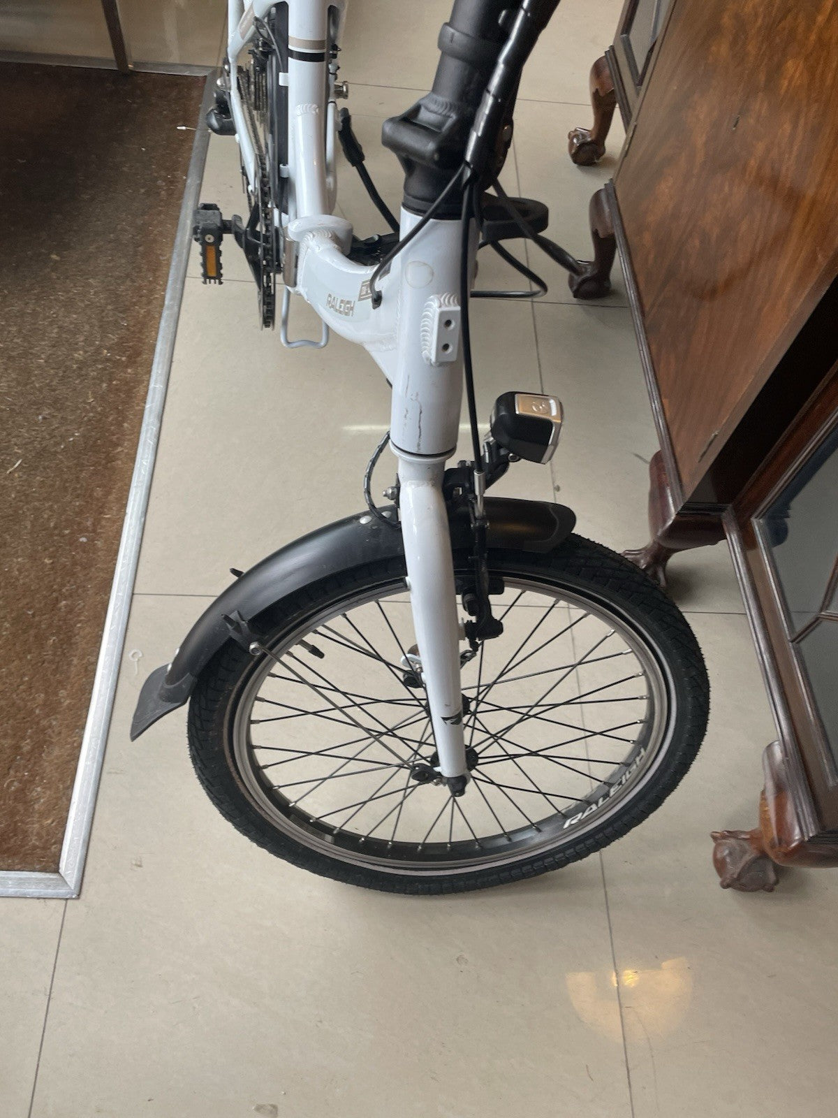 Raleigh Stow-E-Way Folding 7-Speed 20" Wheel Alloy E--Bike White Untested
