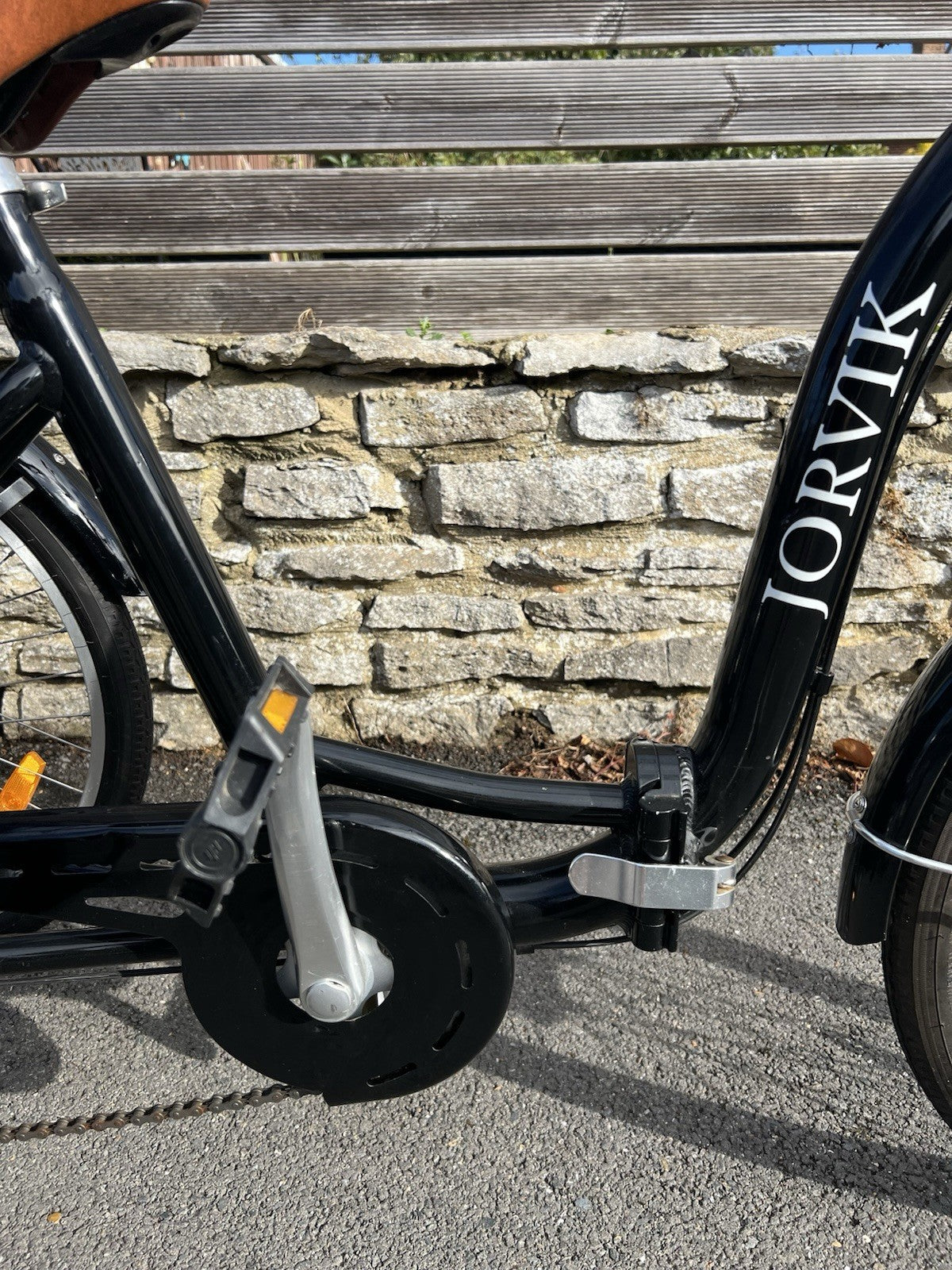 Jorvik folding adult tricycle, 24", 6-speed, black, with front and rear baskets