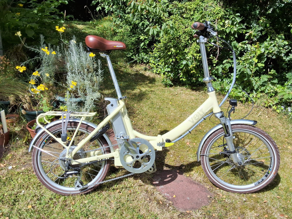 VOLT LS Metro,cream with crown handlebars and saddle. Immaculate condition.