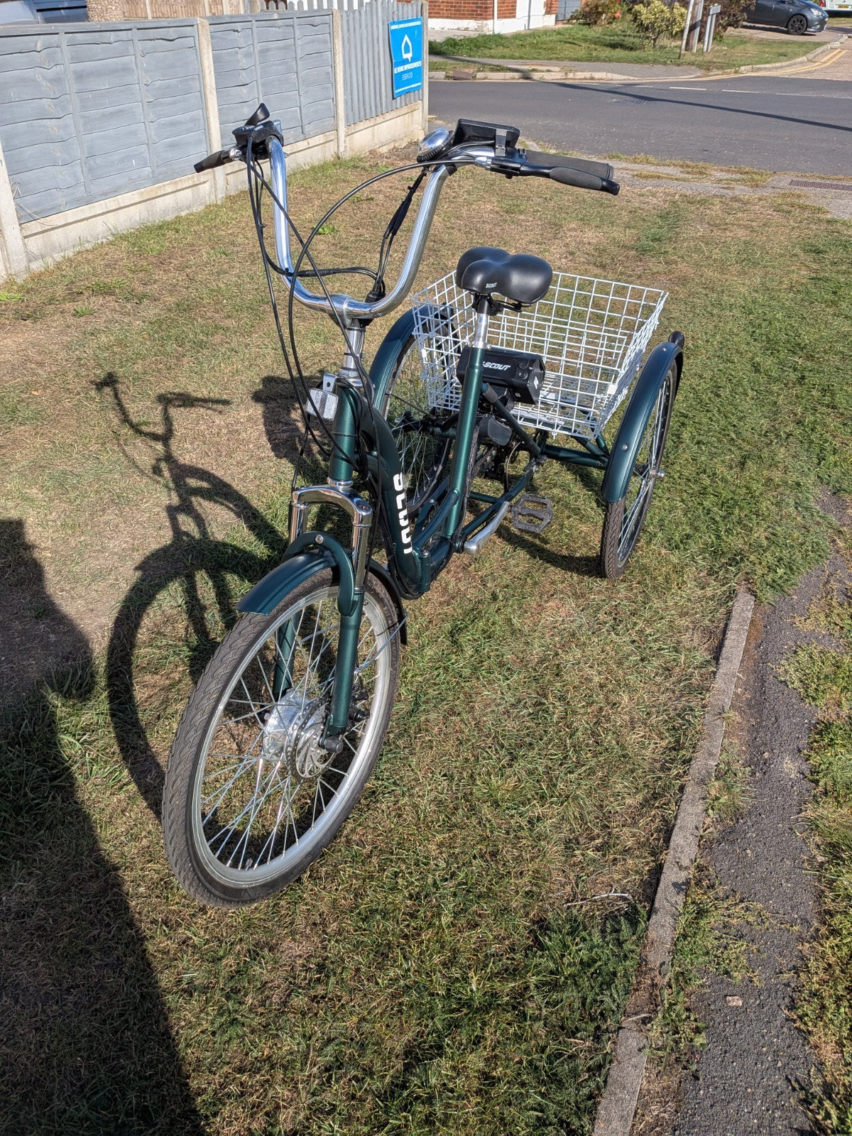Scout Electric Folding Tricycle, Only 15 miles, Brand New Battery, Delivery .