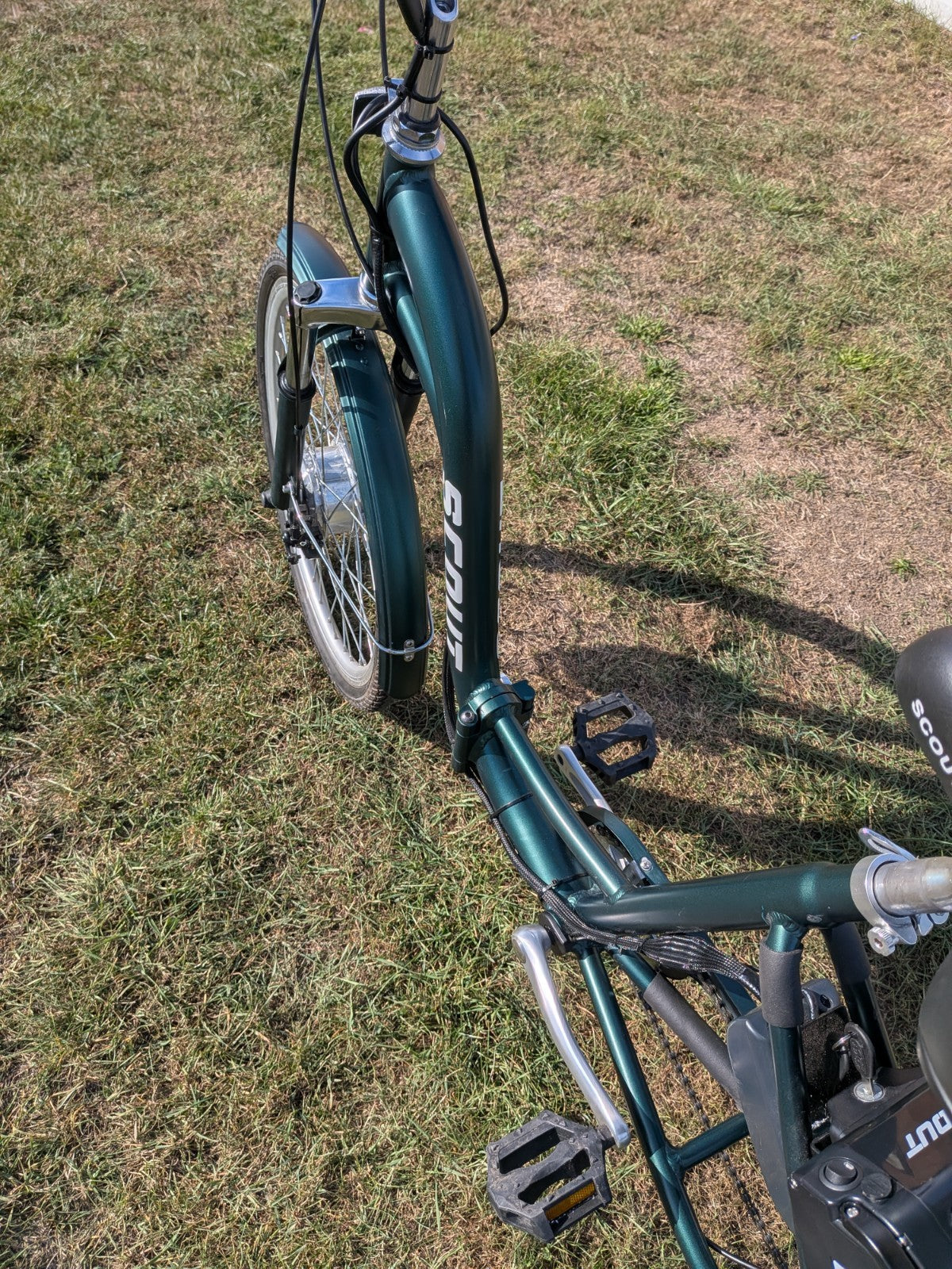 Scout Electric Folding Tricycle, Only 15 miles, Brand New Battery, Delivery .