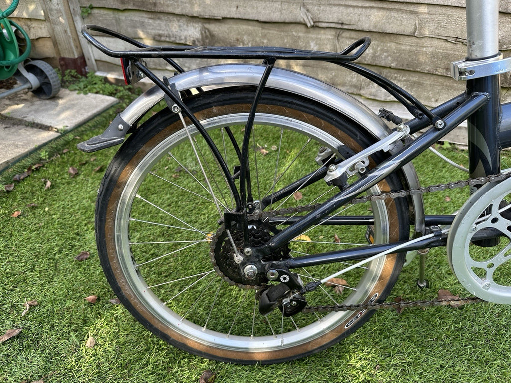 Dahon Speed D7 Folding Bike with Mudguards Rear Rack Black/Silver