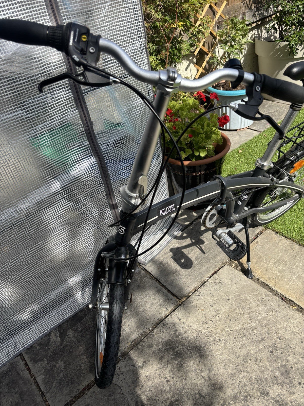 RUCK 20in Folding Bike 7 Speed Black/Silver V-Brakes Rear Rack Mudguards