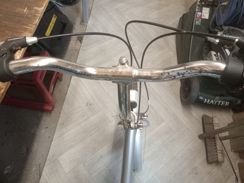 RALEIGH ECLIPSE ADULT FOLDING BICYCLE - 6 SPEED REVOSHIFT GEARS.