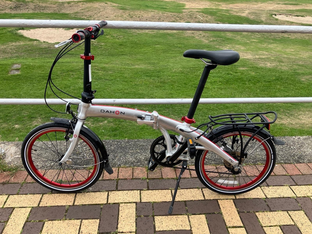 Dahon Mu P8 folding bike