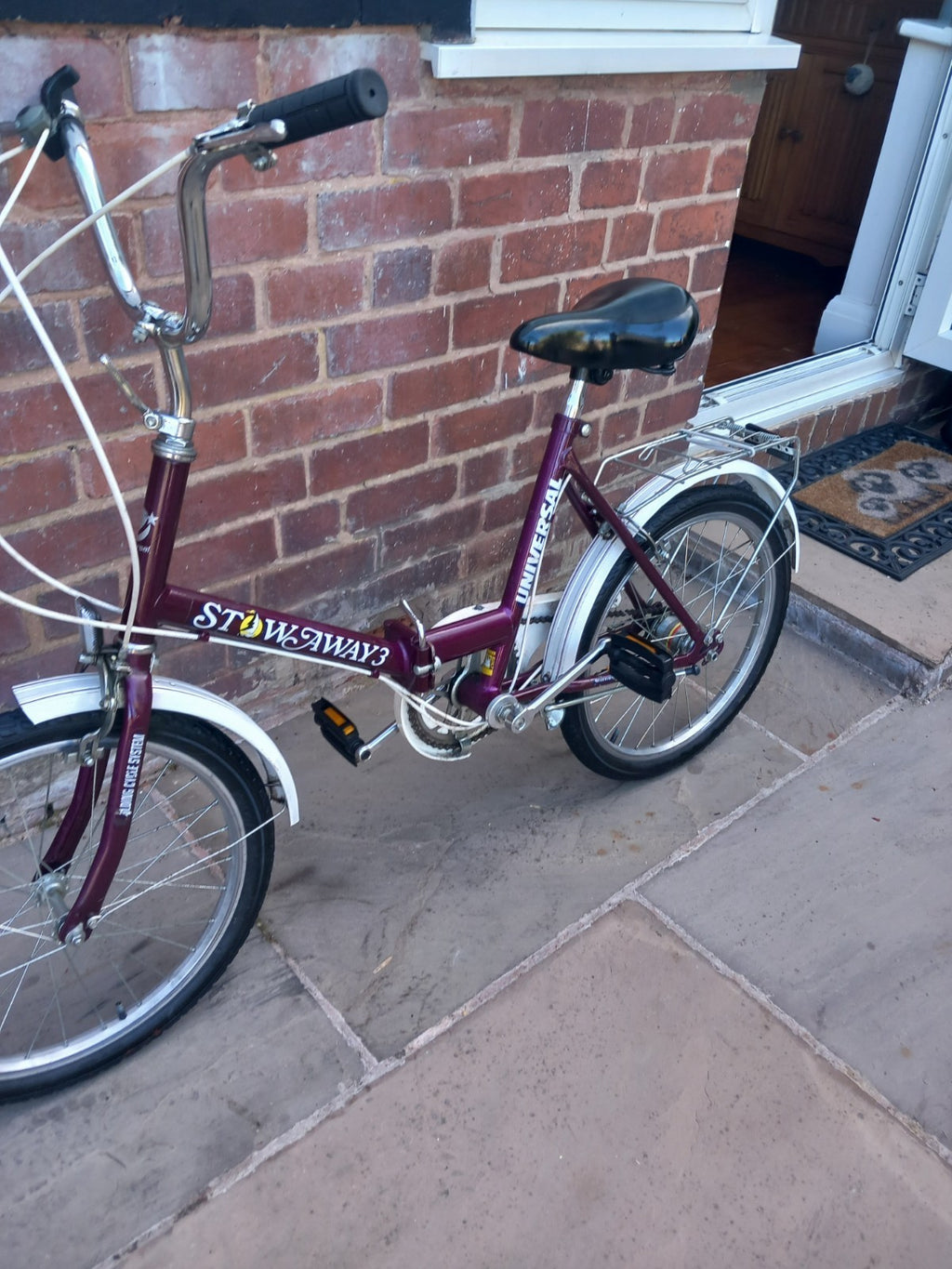 Universal Stowaway Folding Bike 3-Speed, 20" Wheels Excellent Condition