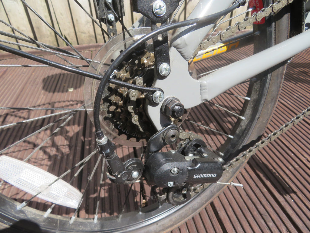 Raleigh Evo 20in Folding Bike Grey/Black Small Flat Bar Rear Rack Mudguards