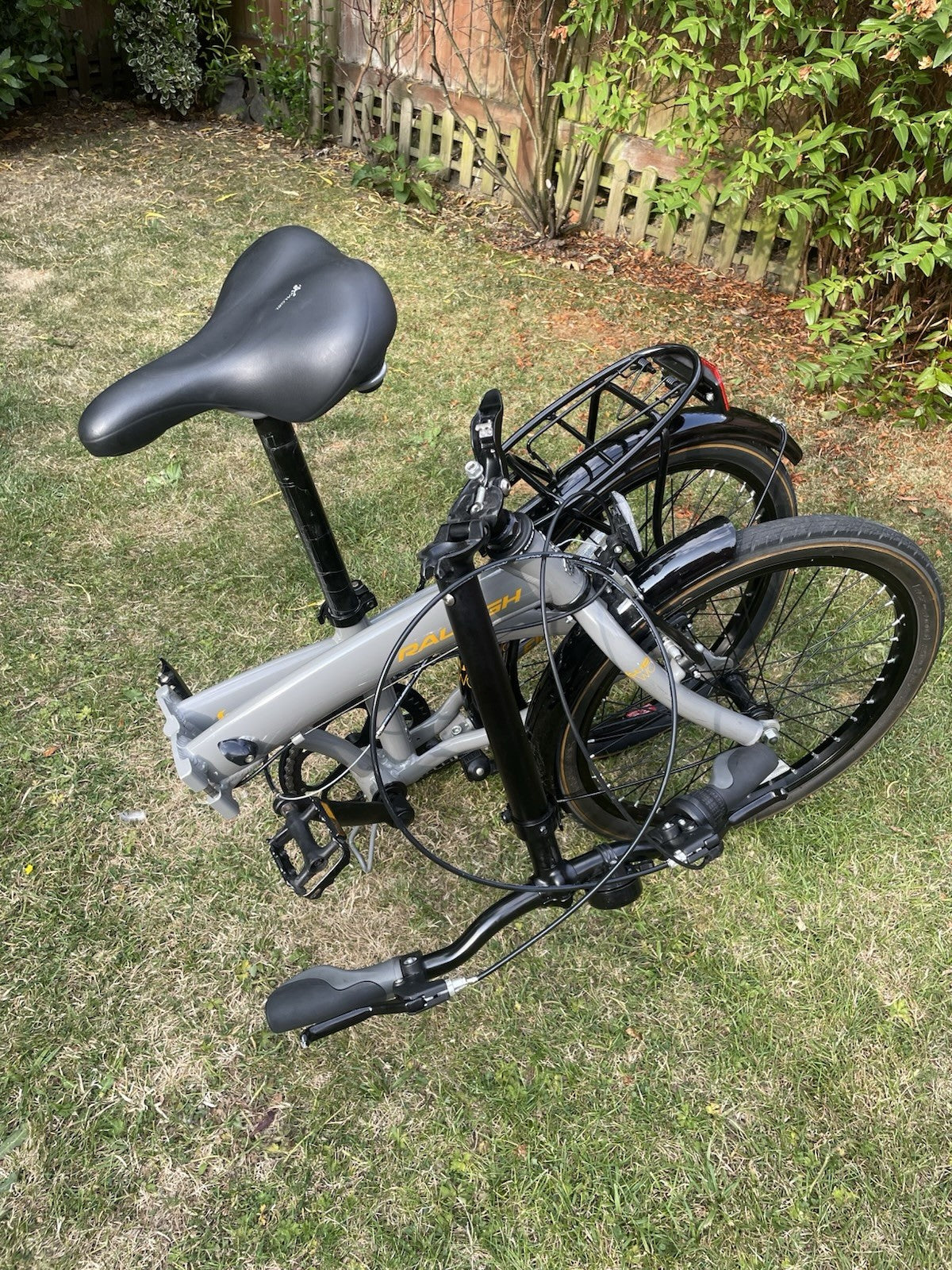 Raleigh Evo 2 Folding Bike 7-Speed Shimano Gears - Grey / Black