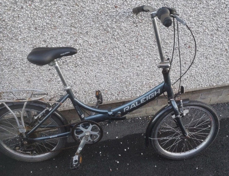 Raleigh EVO 7SP Folding Bike, Aluminum Frame, 20" Wheels, 7 Speed with Revo Grip