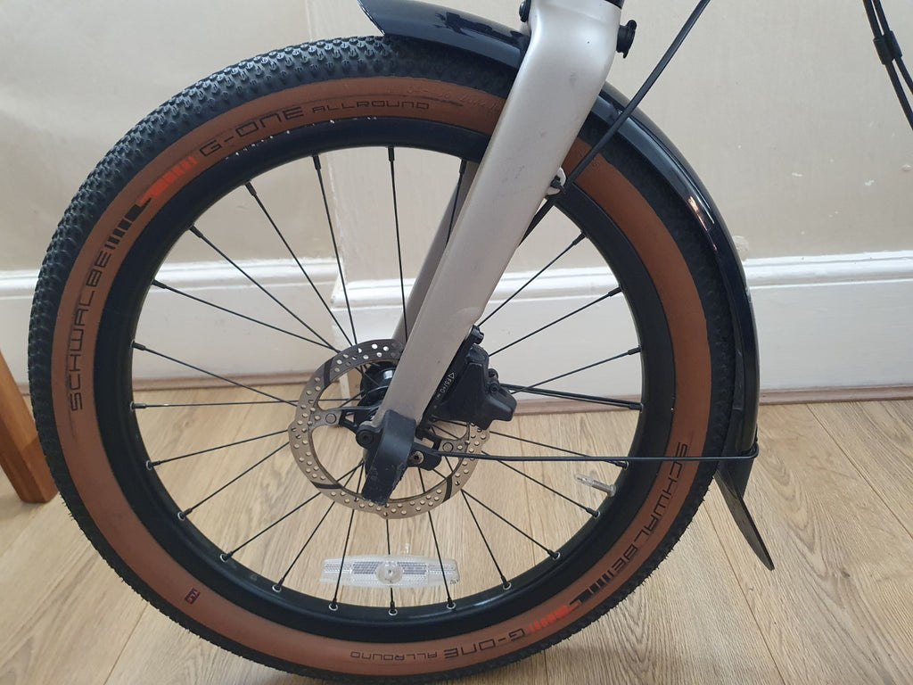 Brompton G Line Medium Folding Bike 8-Speed Traildust White with Roller Frame