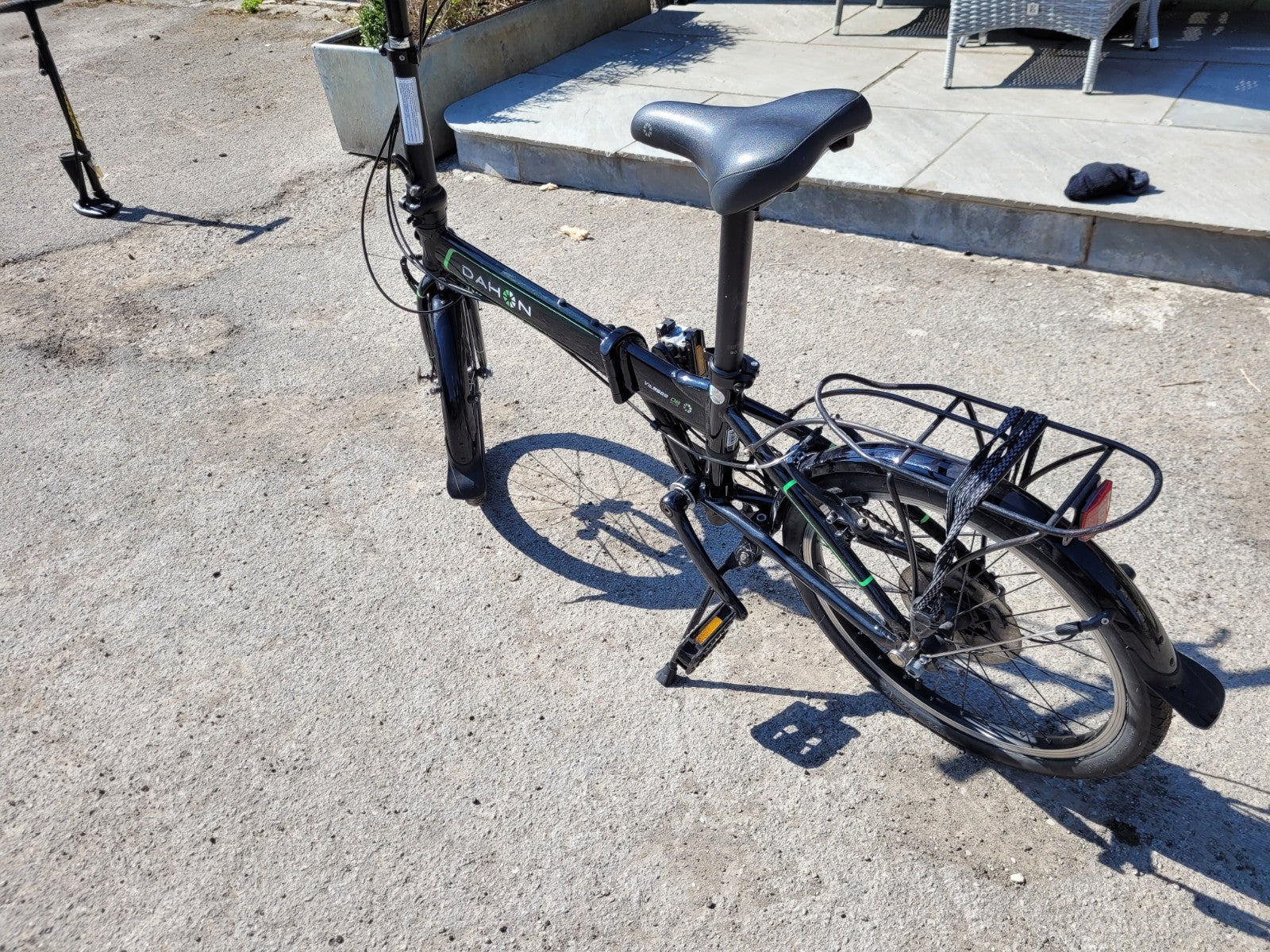 Dahon Vitesse D8 Folding Bike. Black with black  20" Wheels.