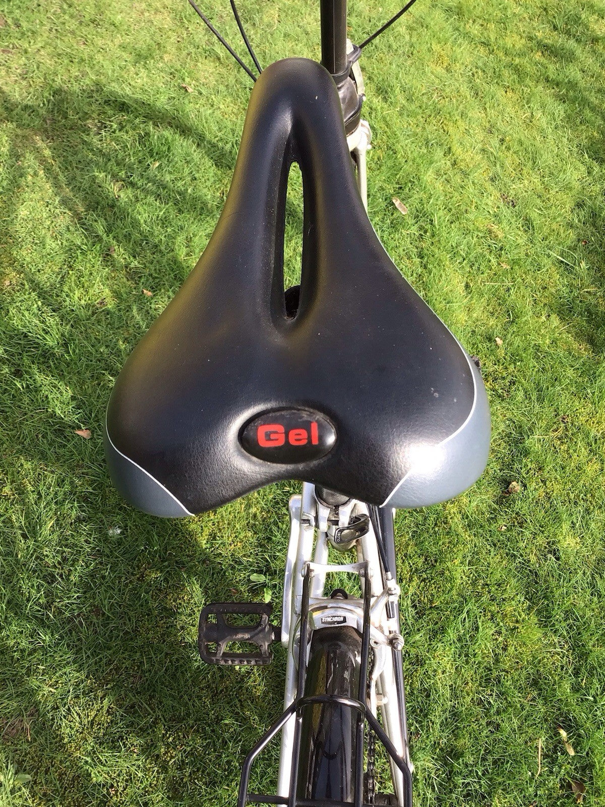 Adult folding bike for sale, unisex made by Dahon. In good condition.