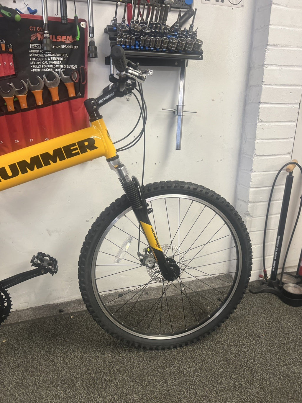 Montague Hummer Folding Bike. Original paperwork. Never ridden.