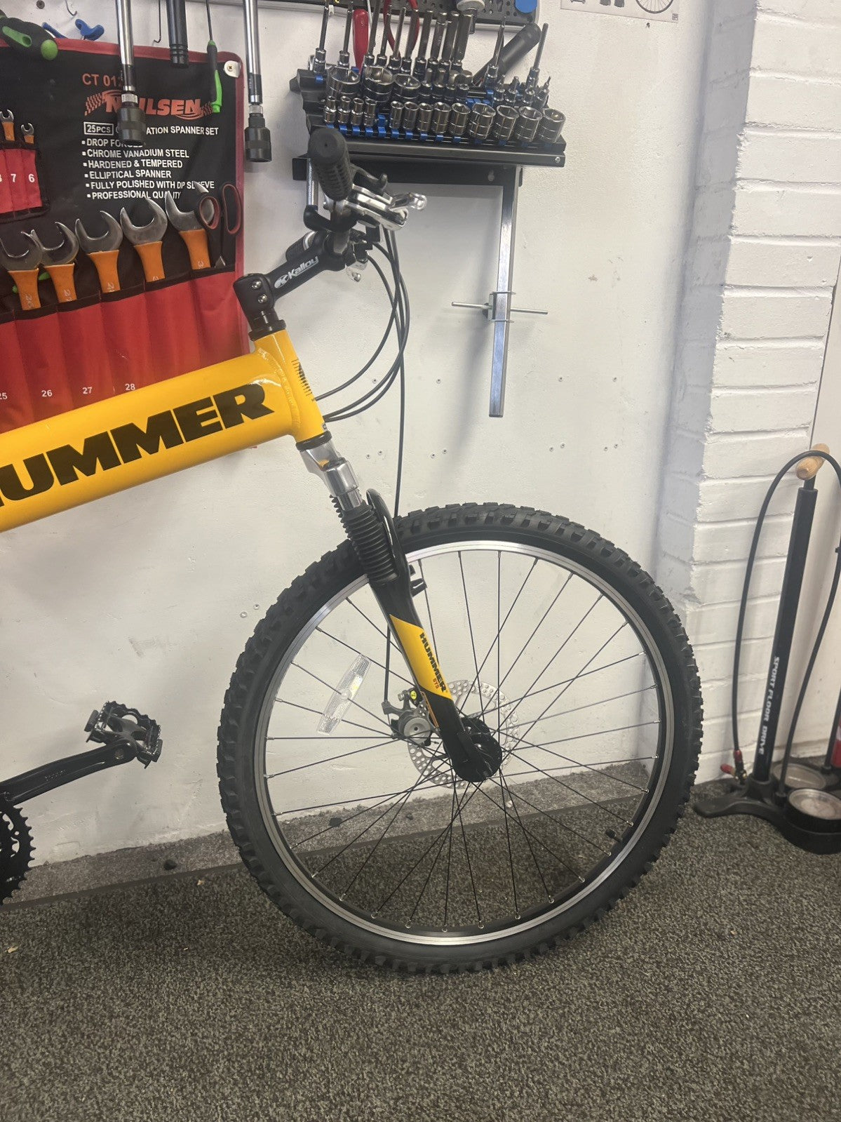 Montague Hummer Folding Bike. Original paperwork. Never ridden.