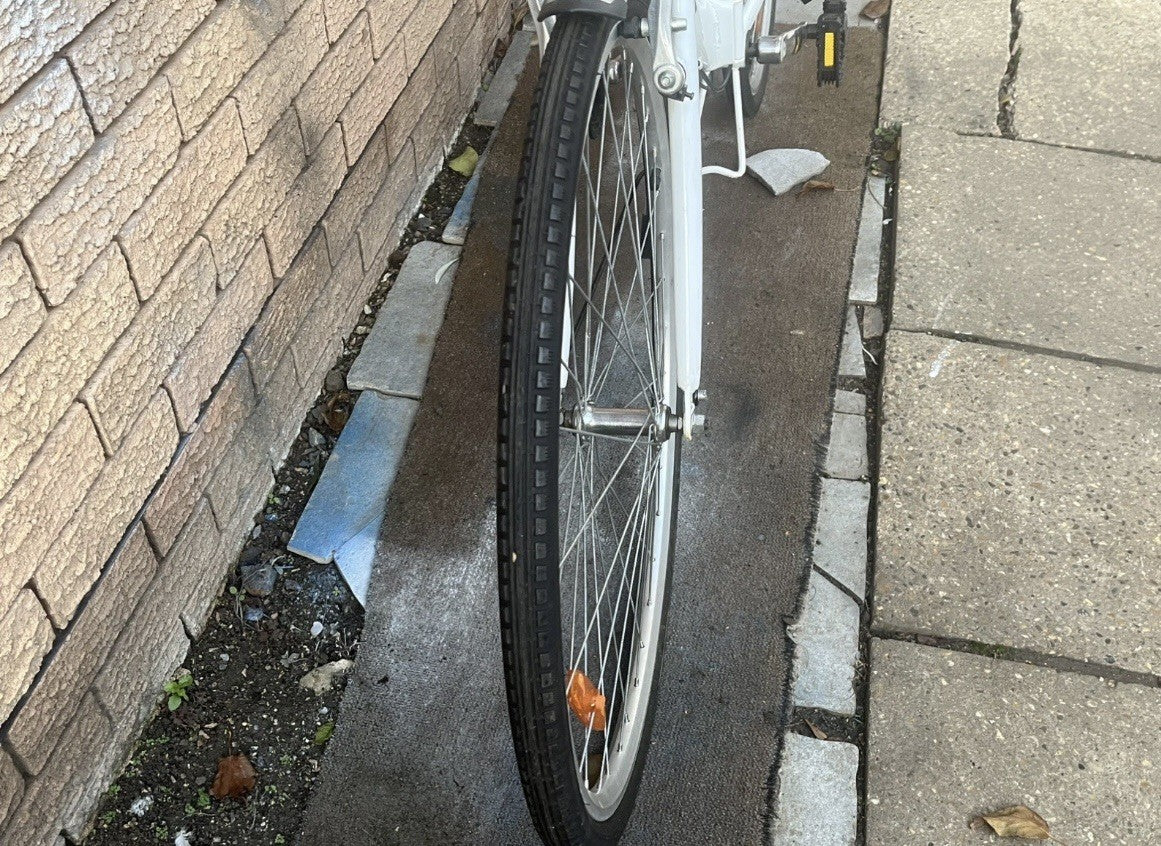 ECOSMO LADIES FOLDING BIKE IN PERFECT WORKING ORDER RIDE AWAY