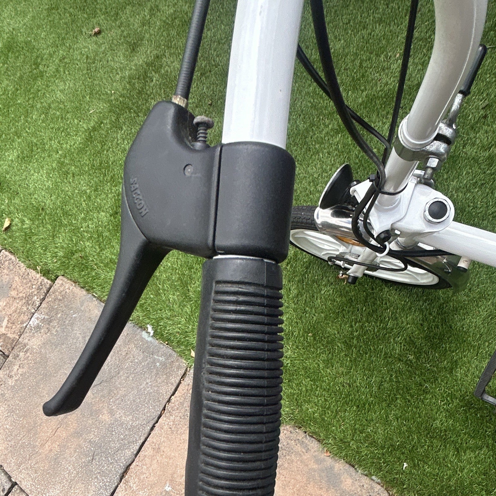 Di Blasi White Folding Bike 20in Wheels with Rear Rack & Carry Bag
