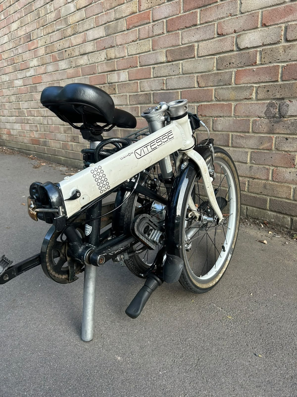 Dahon Vitesse Folding Bike 20in Silver/Black Rack Mudguards Kickstand
