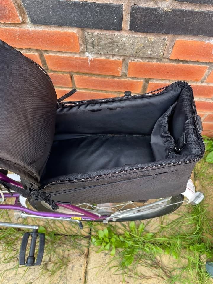 2 x Bikes for Cheap Sale (Universal Stowaway 20' Folding) (Apollo Chaos BMX 20')