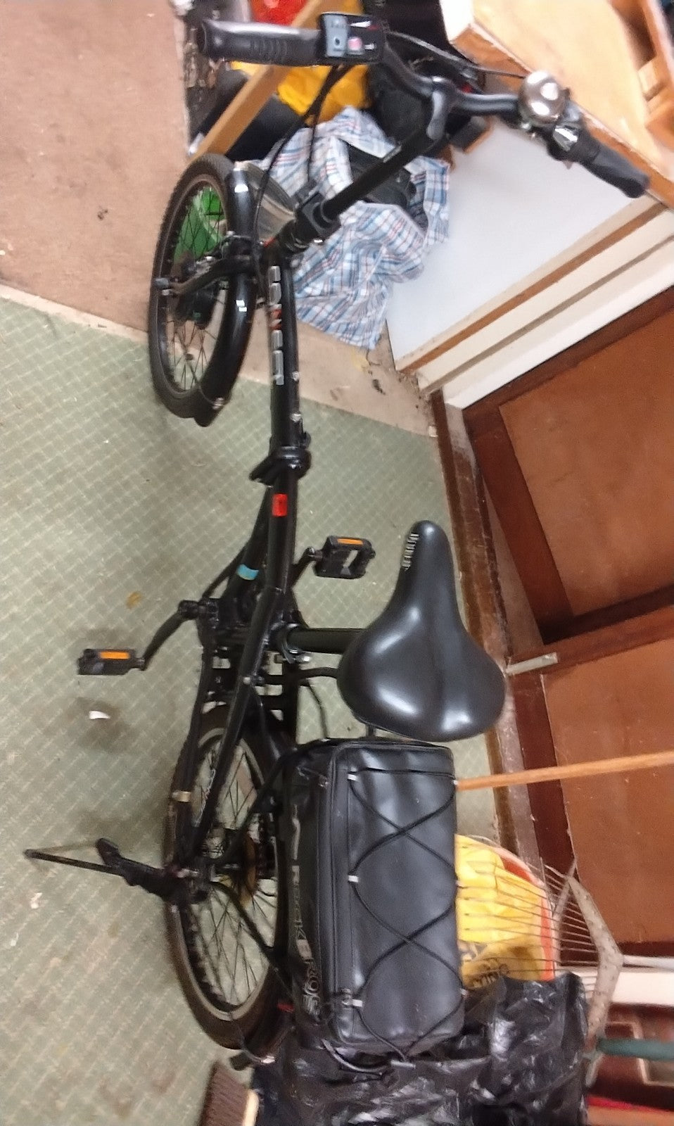 Connect 20 Inch Wheel Folding E Bike. Excellent Condition.