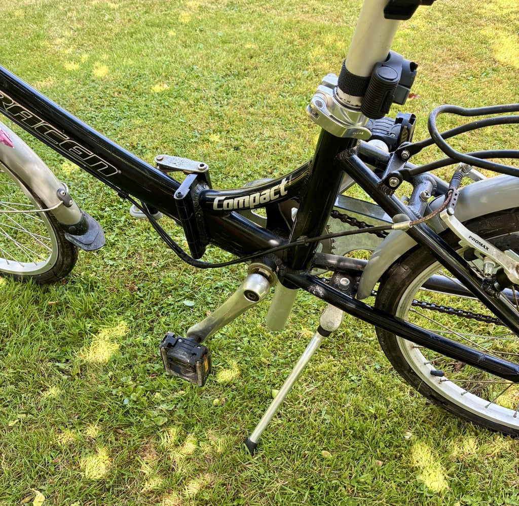 Saracen Compact Folding Bike 20in 3 Speed Black/Silver Rack Mudguards V-Brake