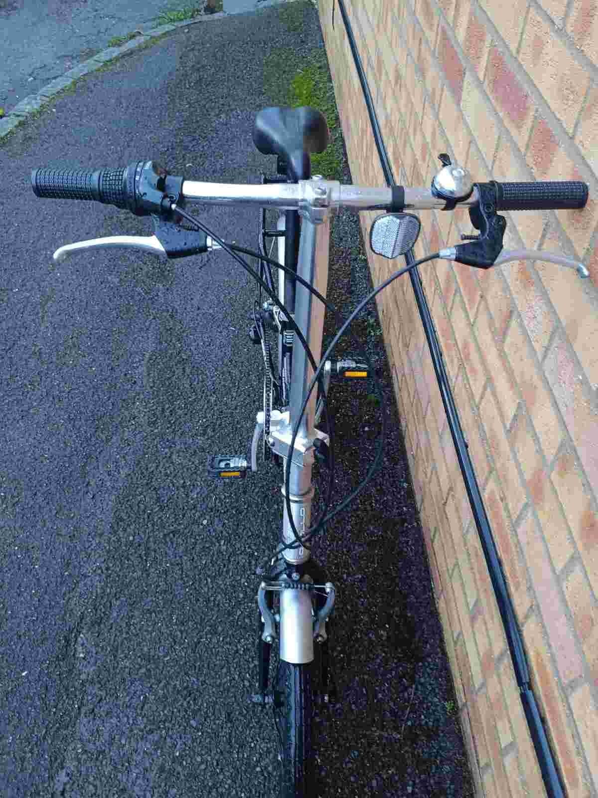Aluminium Apollo Transition folding bike in good condition with a comfort saddle