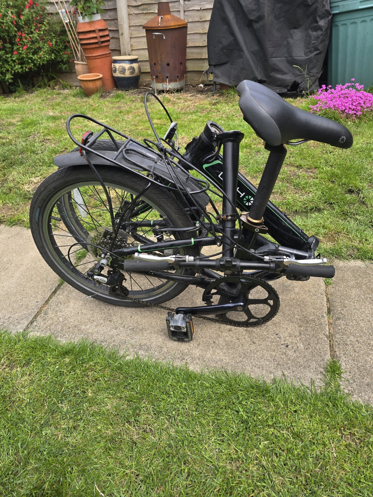 DAHON Vitesse D8 Folding bike, 8 Speed,Black,Rideable, need some minor repairs